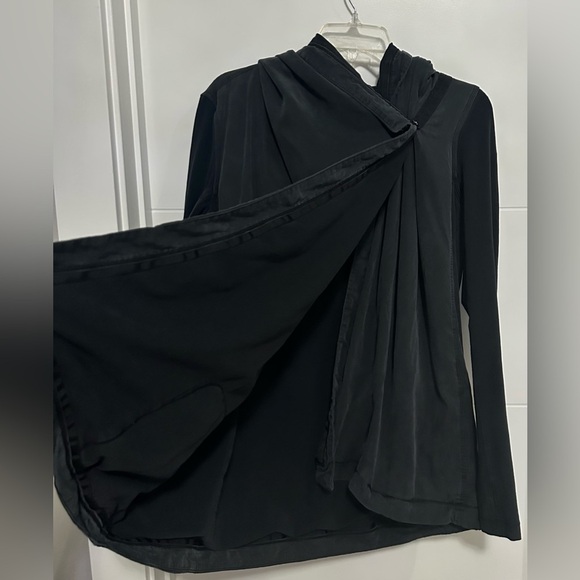 Lululemon Women’s Blissed Out Wrap - Picture 12 of 12